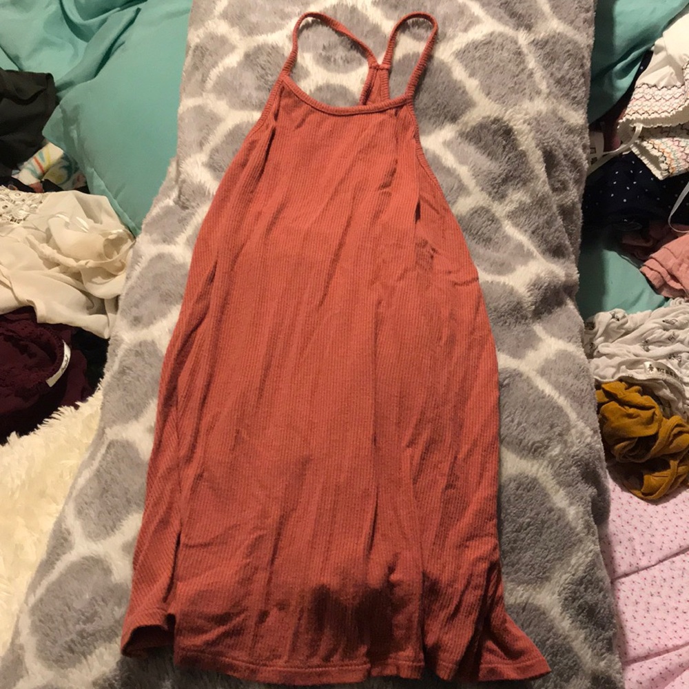 coral color tank top